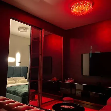 Luxury “greenlight Room” *